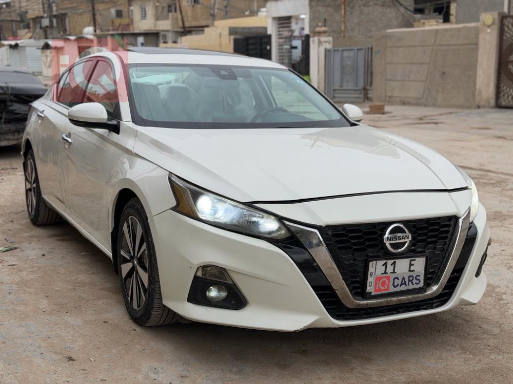 نيسان ألتيما